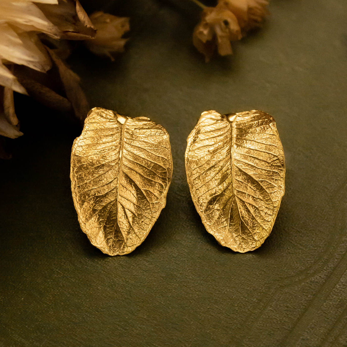 Aros hoja de Ulmo grandes dorados