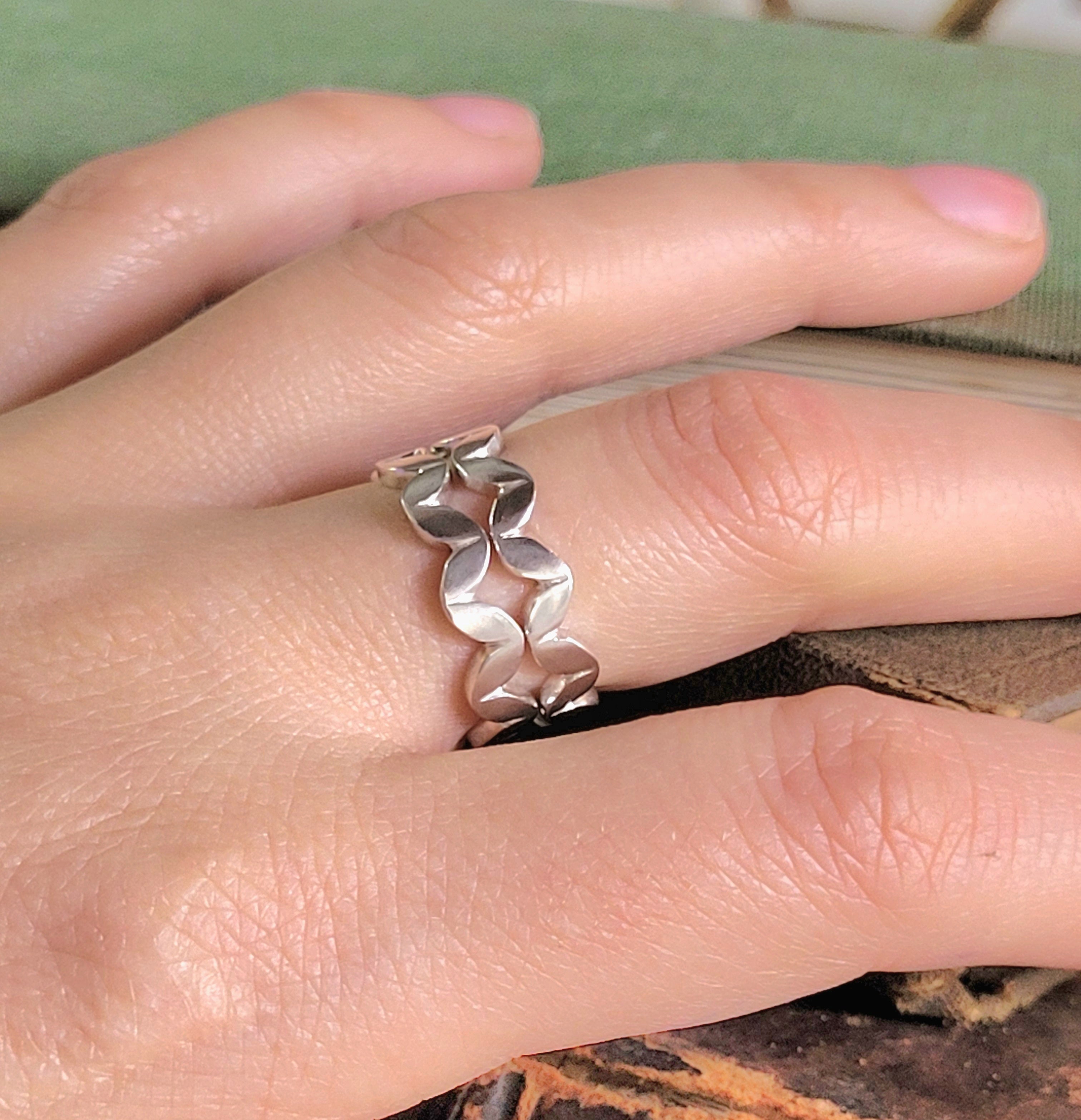 Anillo hojitas redondeadas